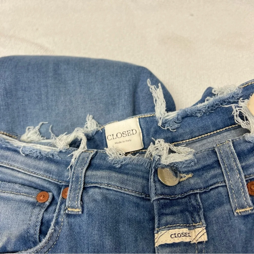 Closed distressed waist